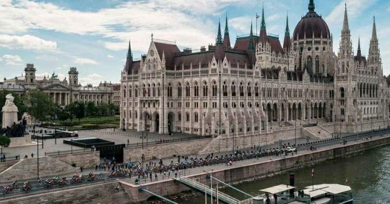 2024-ben is Budapest és Pannonhalma között teker a Visegrád 4 Kerékpárverseny mezőnye
